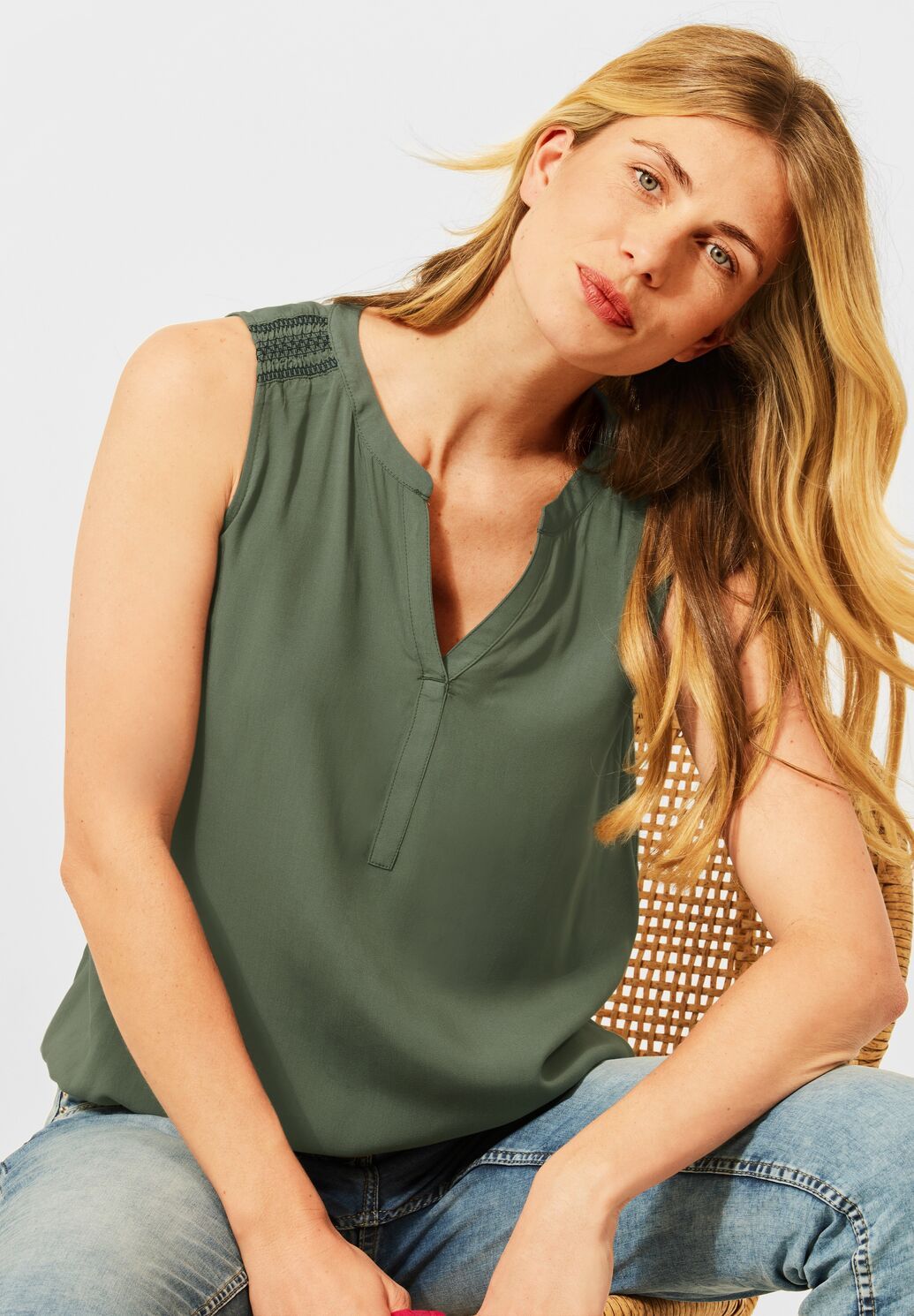 Oordeel Gewoon Microcomputer Cecil mouwloze blouse olive green 343309 13823